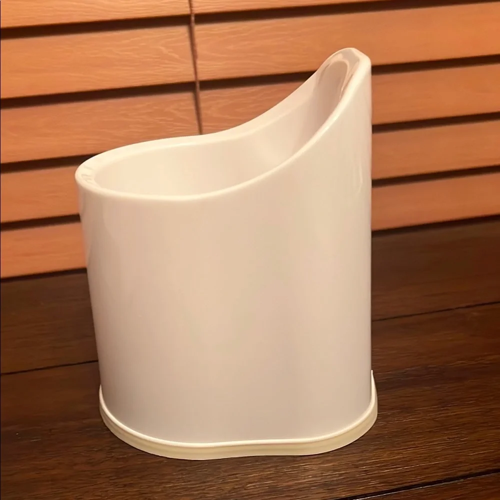 White Plastic Non Skid Toilet Brush Holder